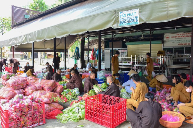 Continuing to support people in need in the Covid-19 pandemic of Hoang Phap Pagoda (series 4)